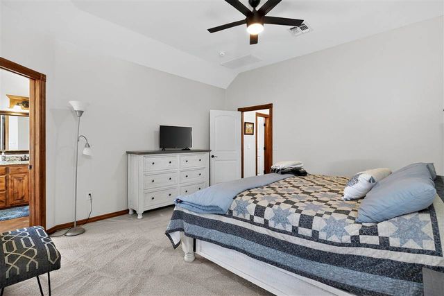 413 E Lake Dr, Medicine Park, OK 73557