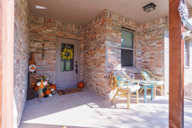 413 E Lake Dr, Medicine Park, OK 73557