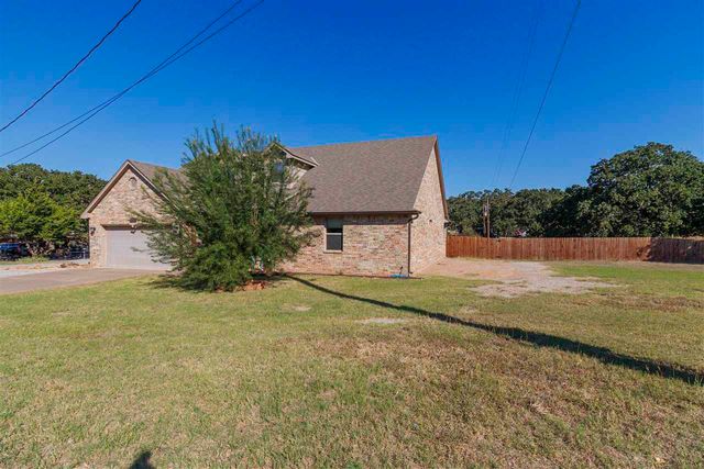 413 E Lake Dr, Medicine Park, OK 73557
