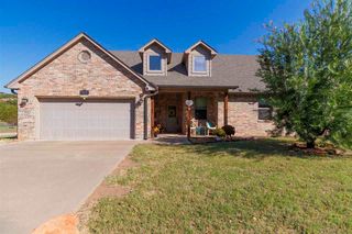 413 E Lake Dr, Medicine Park, OK 73557
