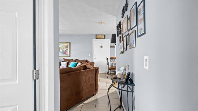 27 Gillen Avenue 207B, North Providence, RI 02904