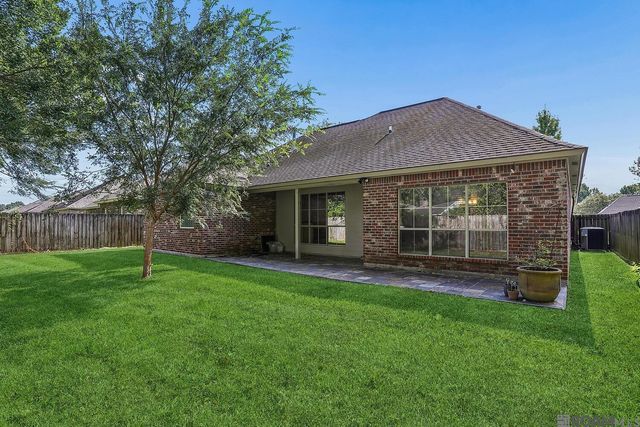 5738 Parkknoll Place Dr, Baton Rouge, LA 70816