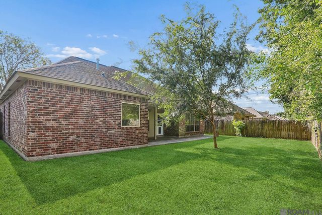 5738 Parkknoll Place Dr, Baton Rouge, LA 70816