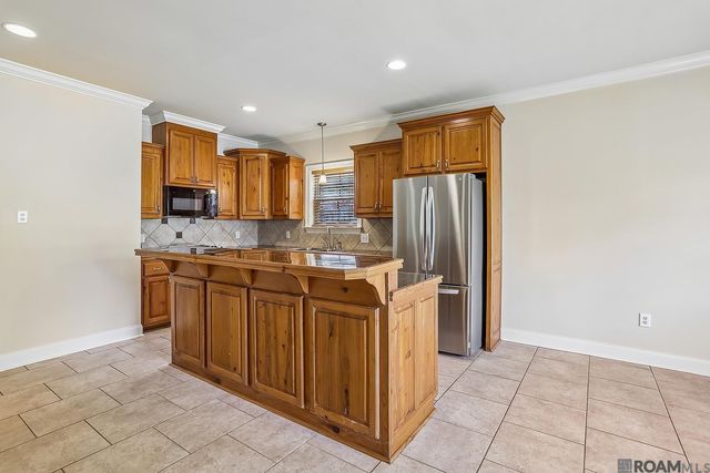 5738 Parkknoll Place Dr, Baton Rouge, LA 70816