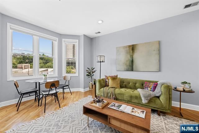 915 Madison Street 5E, Hoboken, NJ 07030