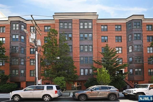 915 Madison Street 5E, Hoboken, NJ 07030