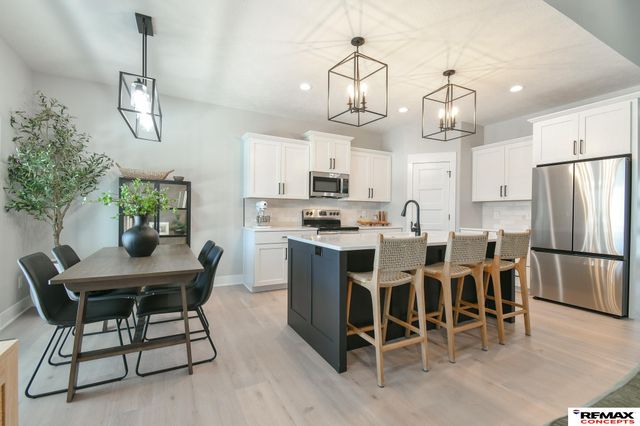 8915 S 75th Street, Lincoln, NE 68516