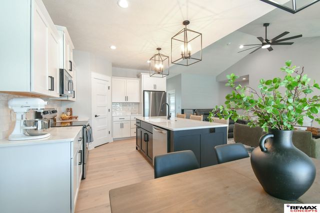 8915 S 75th Street, Lincoln, NE 68516