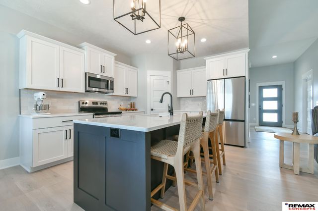 8915 S 75th Street, Lincoln, NE 68516