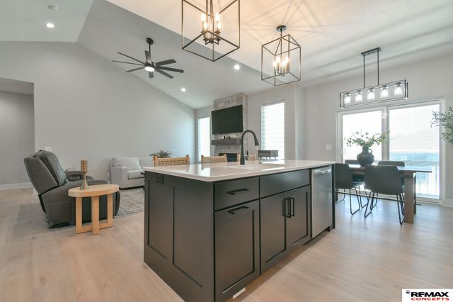 8915 S 75th Street, Lincoln, NE 68516