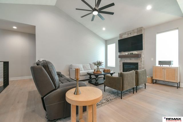 8915 S 75th Street, Lincoln, NE 68516