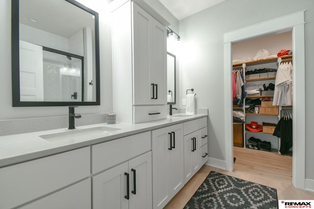 8915 S 75th Street, Lincoln, NE 68516