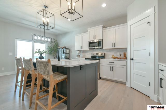 8915 S 75th Street, Lincoln, NE 68516