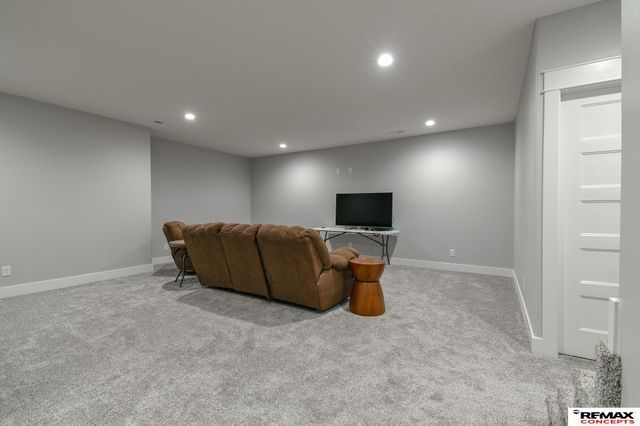 8915 S 75th Street, Lincoln, NE 68516