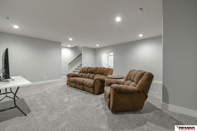 8915 S 75th Street, Lincoln, NE 68516