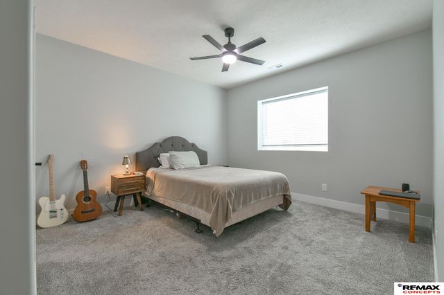 8915 S 75th Street, Lincoln, NE 68516