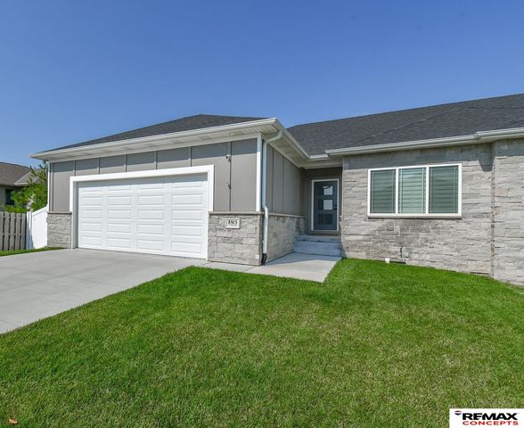 8915 S 75th Street, Lincoln, NE 68516