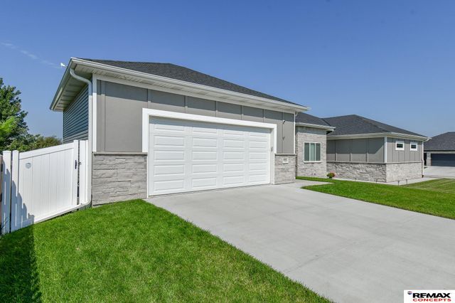 8915 S 75th Street, Lincoln, NE 68516