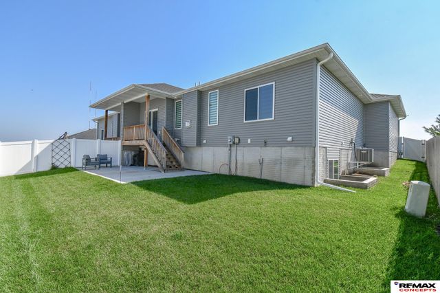 8915 S 75th Street, Lincoln, NE 68516