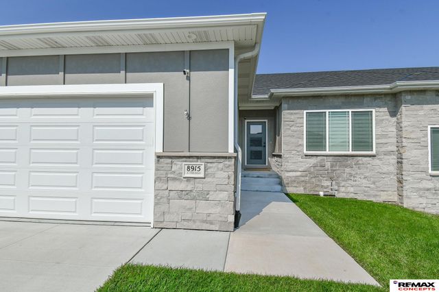 8915 S 75th Street, Lincoln, NE 68516