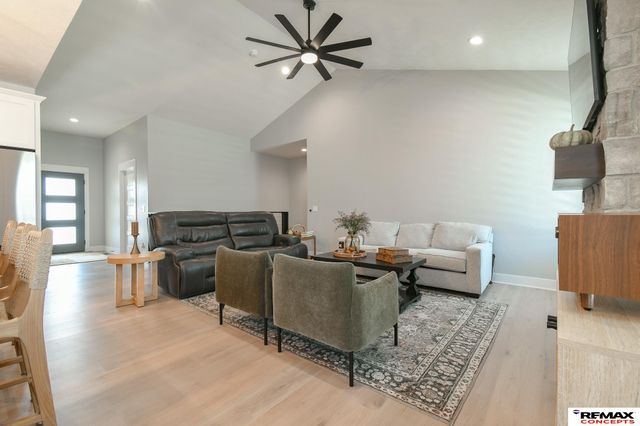 8915 S 75th Street, Lincoln, NE 68516