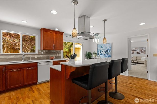 2507 Vashon Court NE, Renton, WA 98059