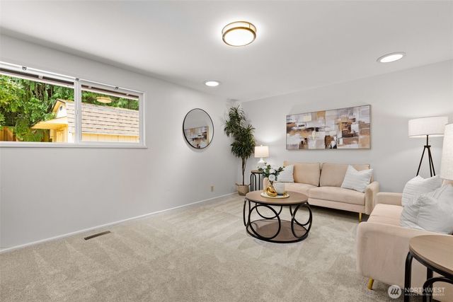 2507 Vashon Court NE, Renton, WA 98059
