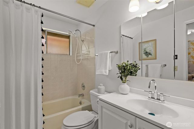 2507 Vashon Court NE, Renton, WA 98059