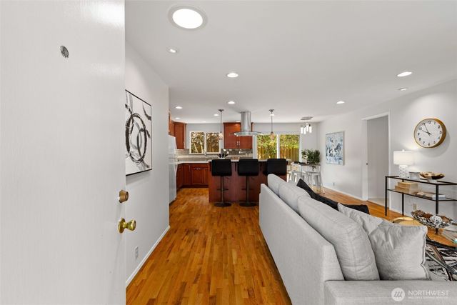 2507 Vashon Court NE, Renton, WA 98059