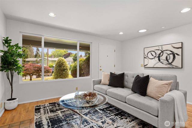 2507 Vashon Court NE, Renton, WA 98059