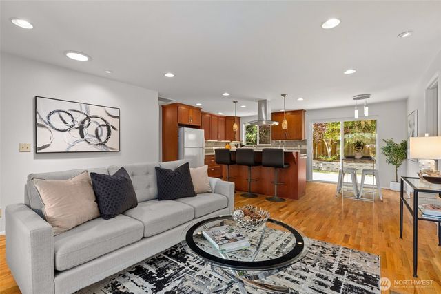 2507 Vashon Court NE, Renton, WA 98059