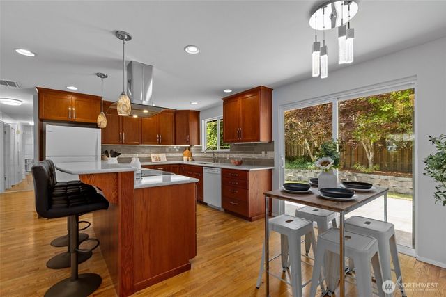 2507 Vashon Court NE, Renton, WA 98059
