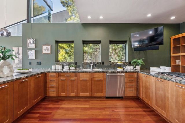 6353 Skyline Blvd, Oakland, CA 94611