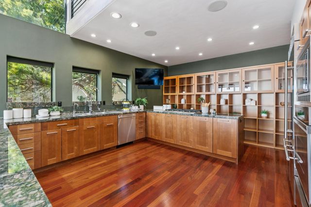 6353 Skyline Blvd, Oakland, CA 94611