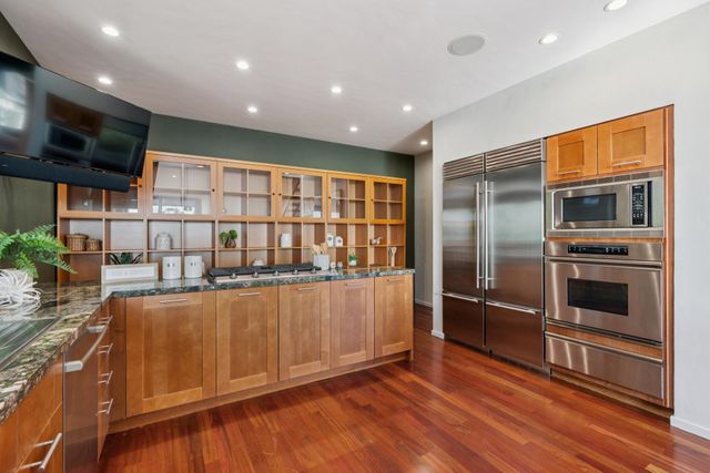 6353 Skyline Blvd, Oakland, CA 94611