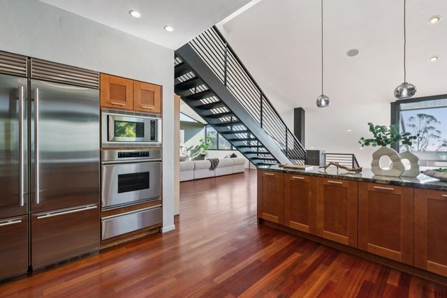 6353 Skyline Blvd, Oakland, CA 94611