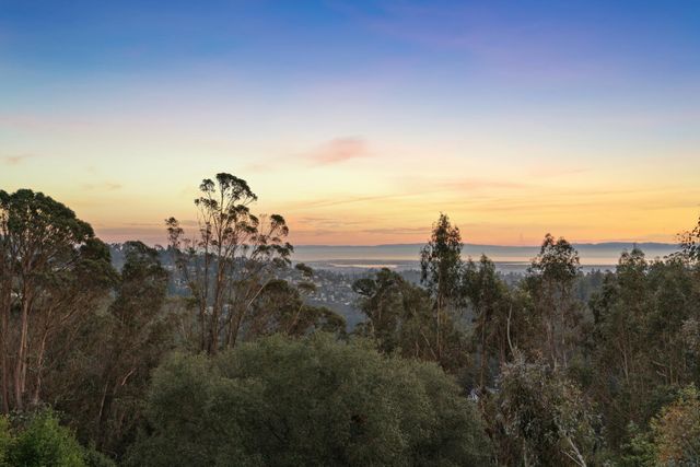 6353 Skyline Blvd, Oakland, CA 94611