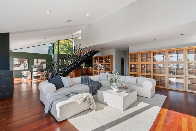 6353 Skyline Blvd, Oakland, CA 94611