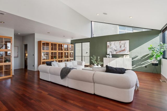 6353 Skyline Blvd, Oakland, CA 94611