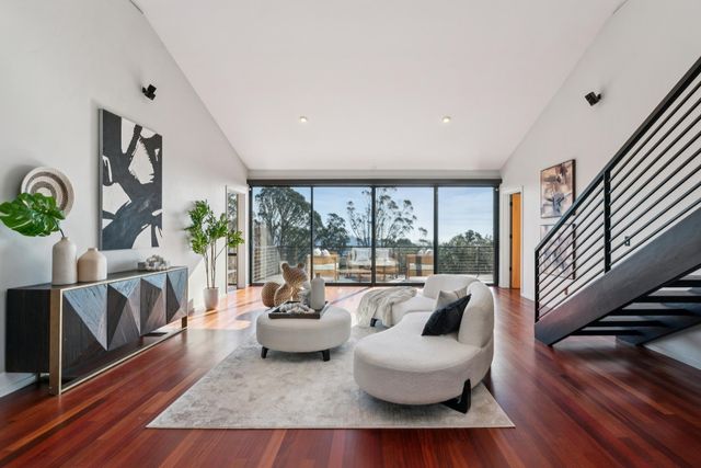 6353 Skyline Blvd, Oakland, CA 94611