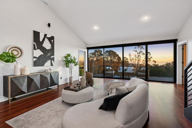 6353 Skyline Blvd, Oakland, CA 94611