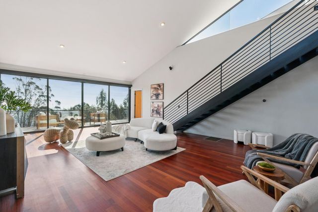 6353 Skyline Blvd, Oakland, CA 94611