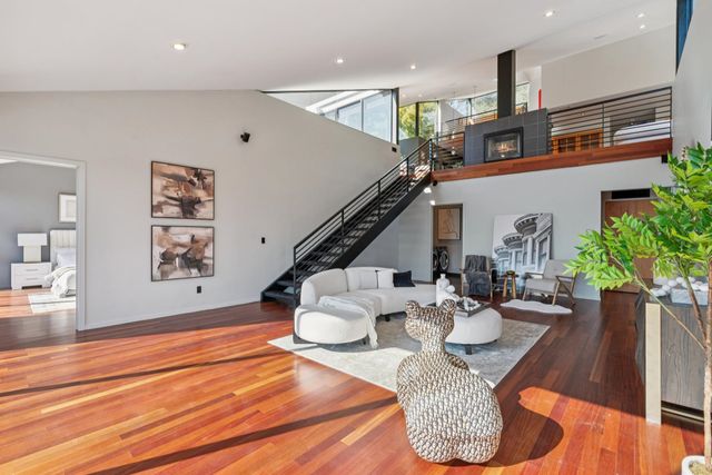 6353 Skyline Blvd, Oakland, CA 94611