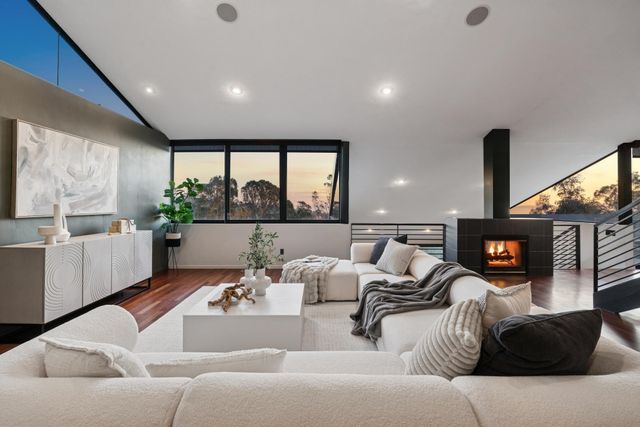 6353 Skyline Blvd, Oakland, CA 94611