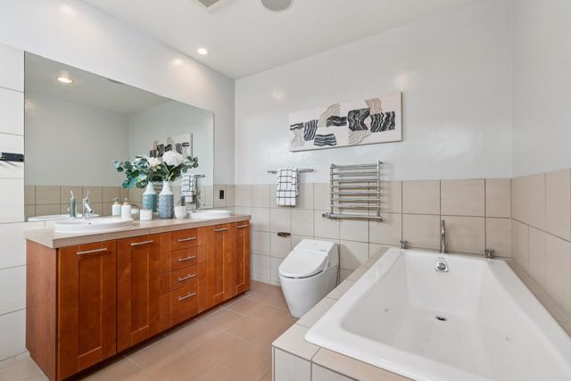 6353 Skyline Blvd, Oakland, CA 94611