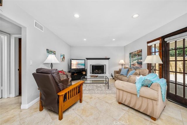 3902 Toland, Los Alamitos, CA 90720