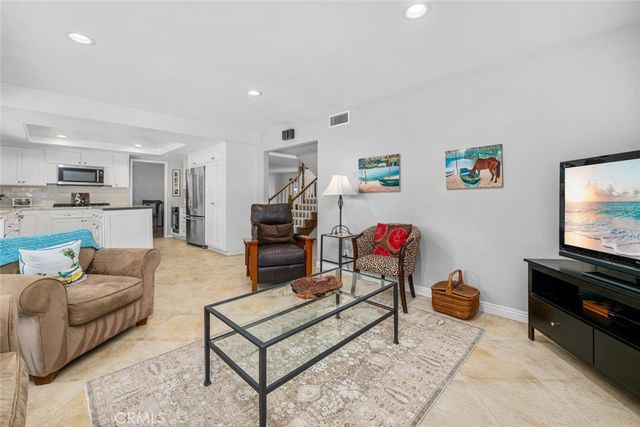 3902 Toland, Los Alamitos, CA 90720