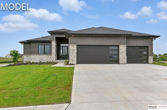 20720 Kansas Avenue, Elkhorn, NE 68022