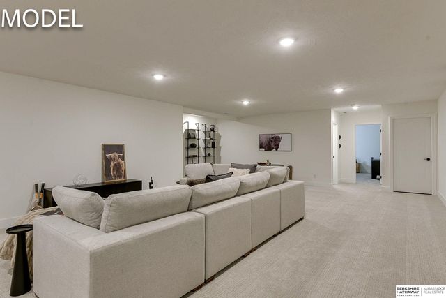 20720 Kansas Avenue, Elkhorn, NE 68022