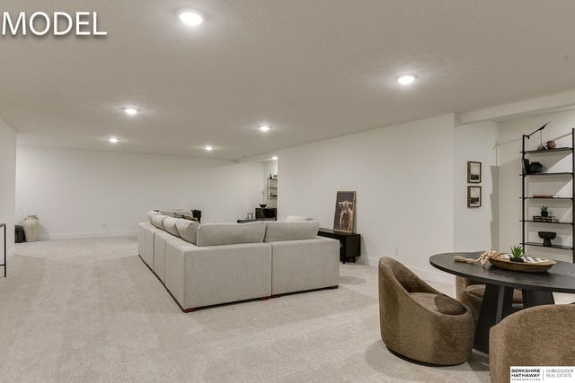 20720 Kansas Avenue, Elkhorn, NE 68022